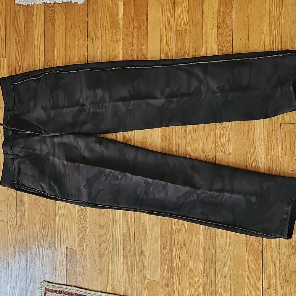 Almost New Level 99 Midnight Camo Straight Leg Ankle Size 26
